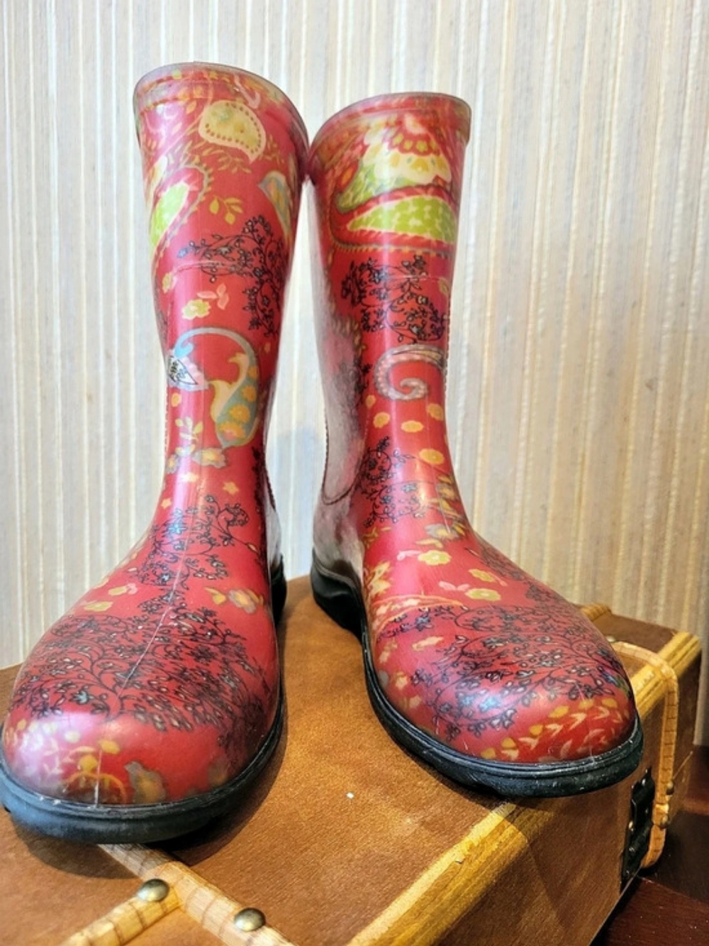 Sloggers Rain Boots Paisley Red & Black Size 10